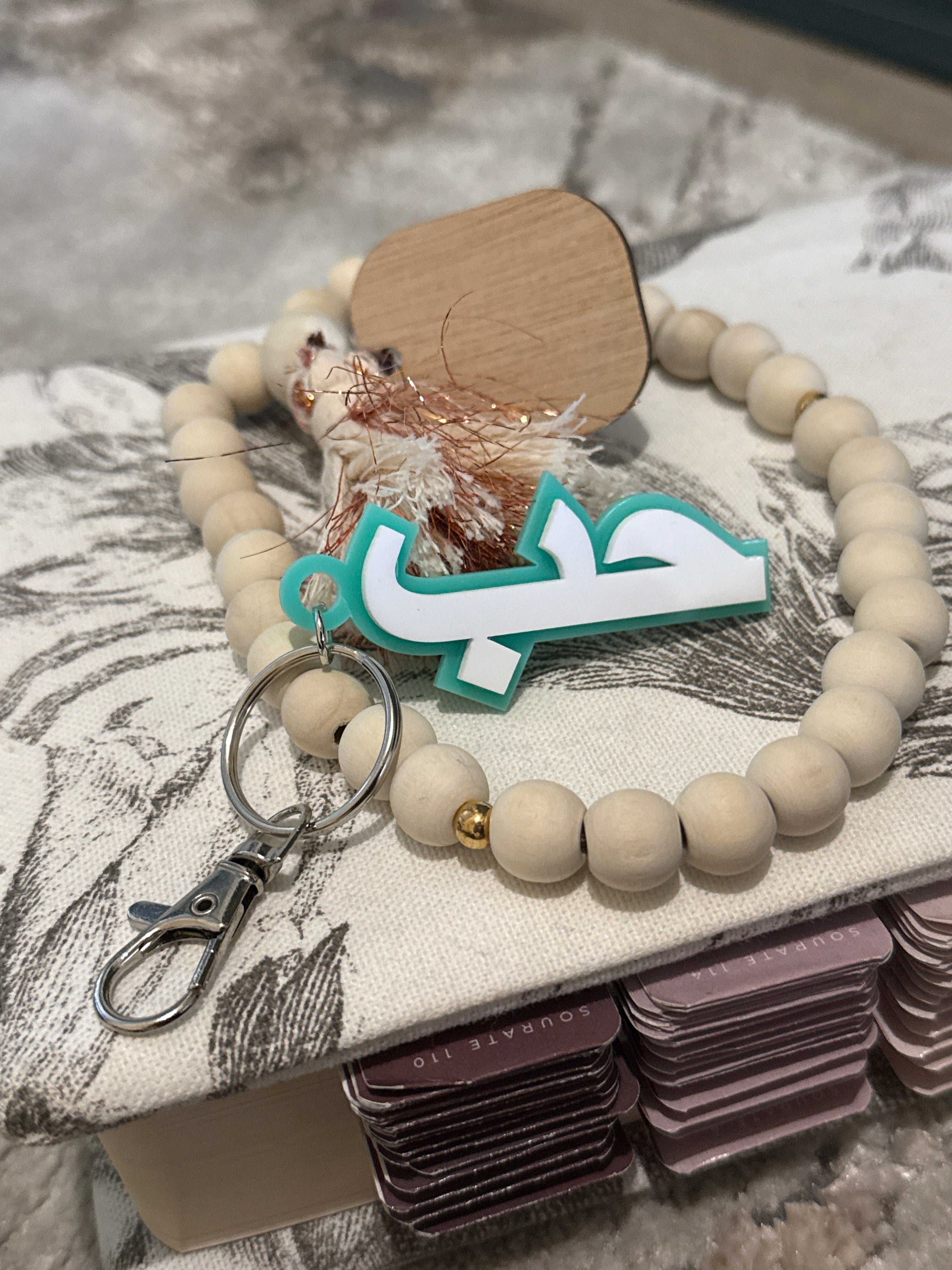 Porte-cles-amour-arabe-turquoise-blanc