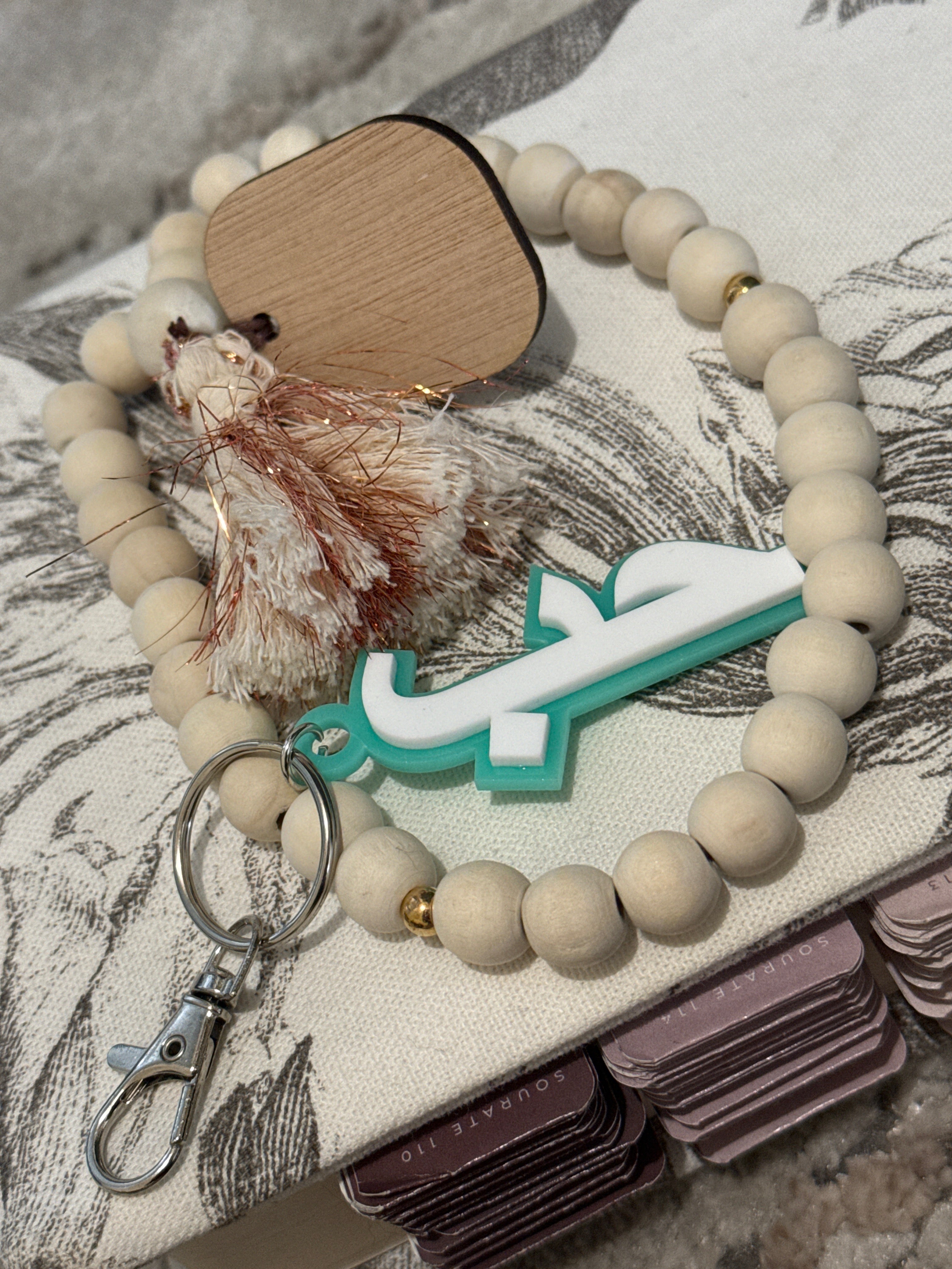 Porte-cles-amour-arabe-turquoise-blanc