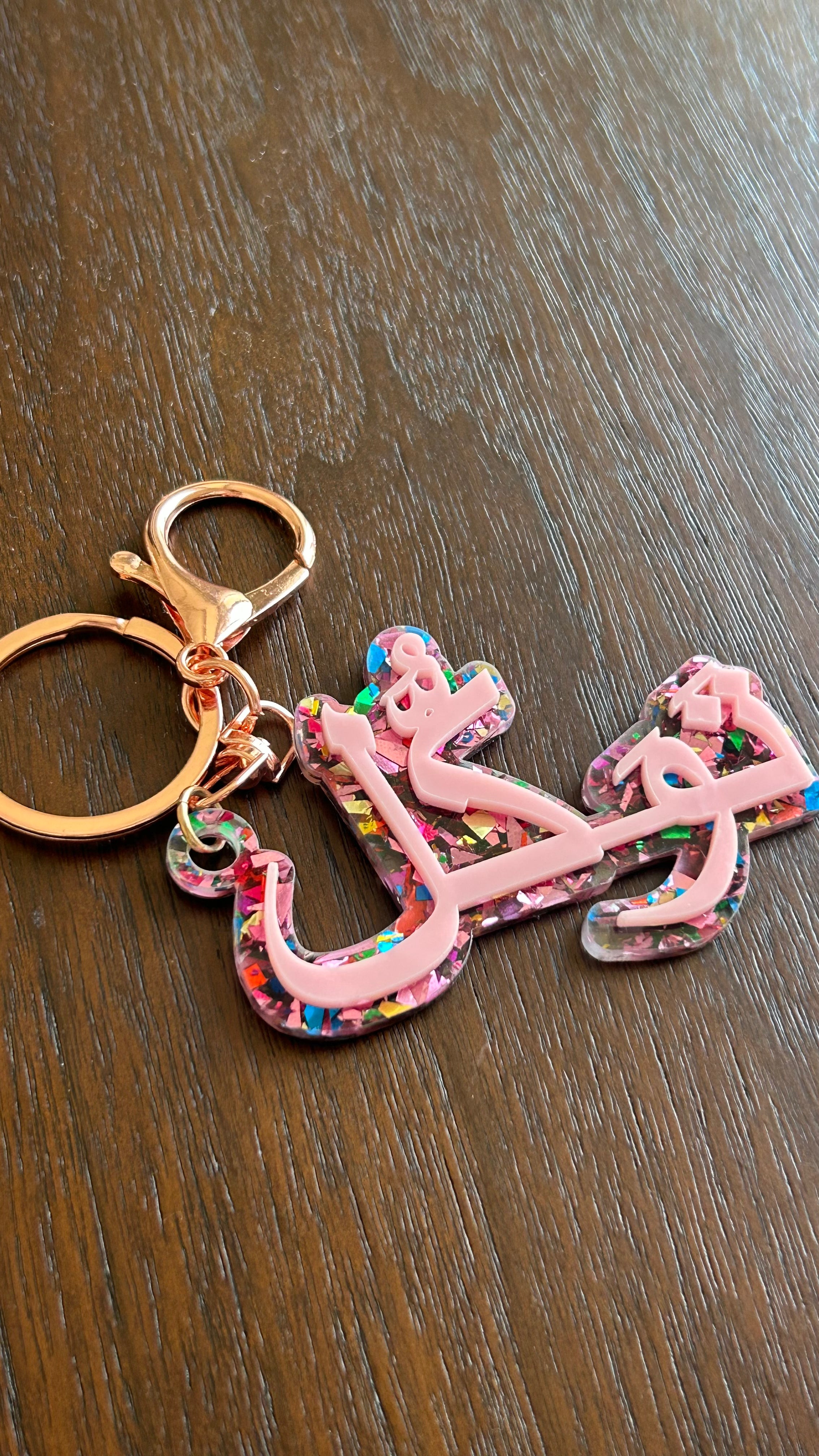 Porte-clés TAWAKKUL – Rose & Paillettes Plexi